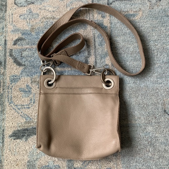 GIFT WORTHY! Hammitt Tony crossbody bag in Quicksand - Picture 6 of 9
